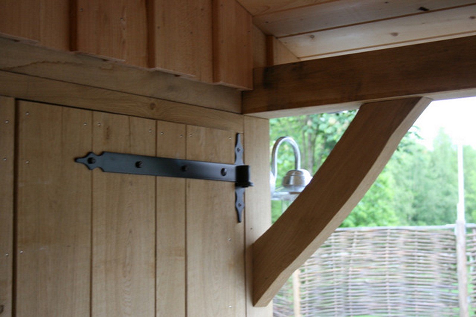 houten_buitenkamer - Authentiek eiken bijgebouw met tuinkamer op maat gemaakt.