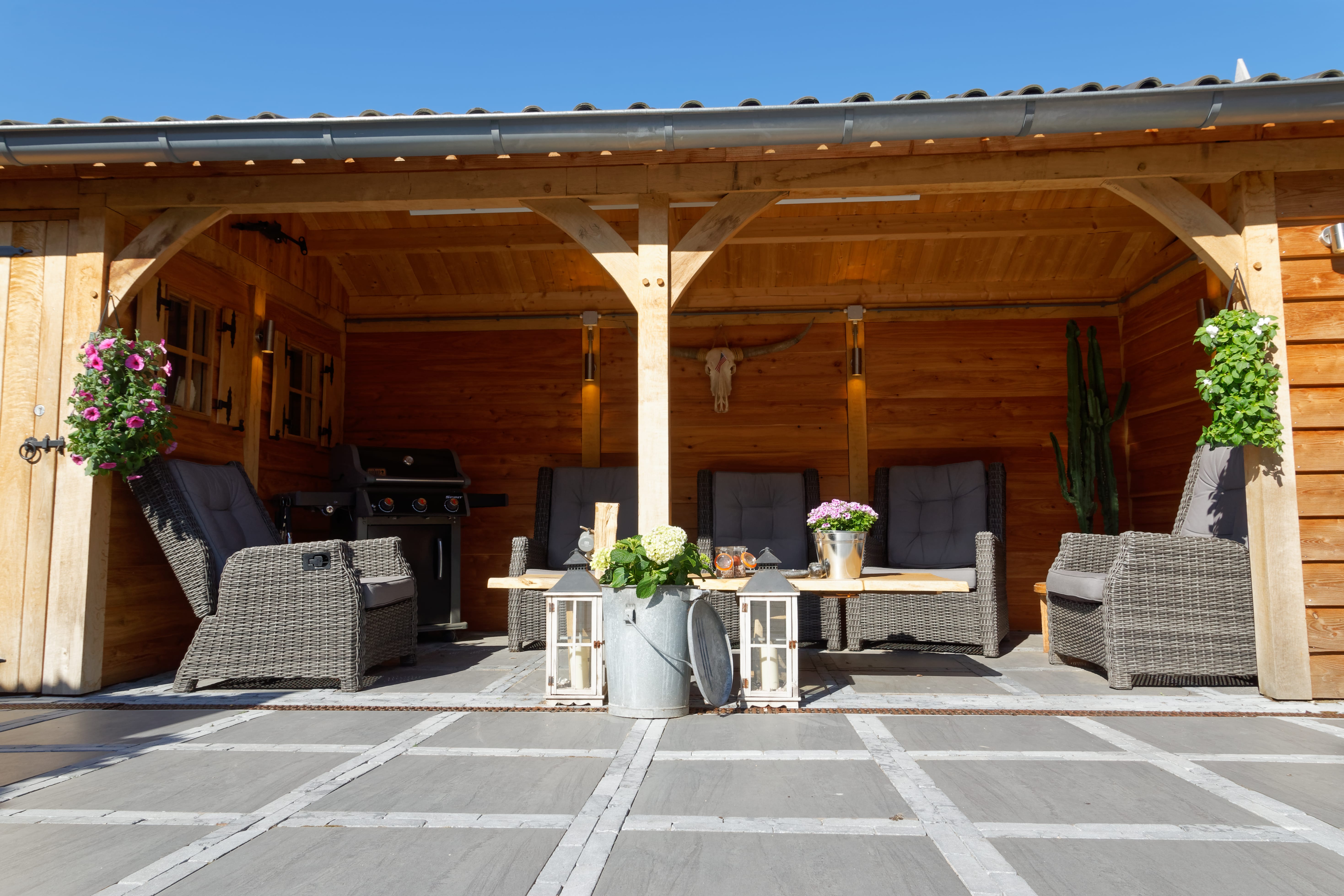 houten-tuinhuis-met-overkapping-4 - Project Hoofddorp: Eiken tuinhuis met veranda