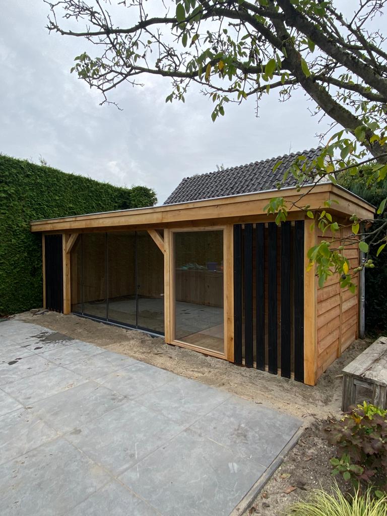 Houten-tuinkamer-met-sauna - Luxe tuinkamer